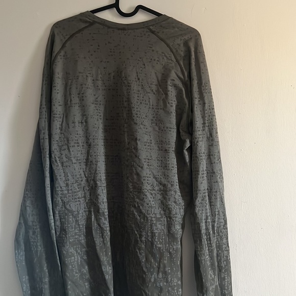 Lululemon metal to vent long sleeve men Large - Picture 3 of 4